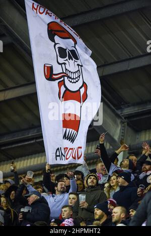 Wigan, England - 18. Februar 2022 - Fans von Wigan Warriors während der Rugby League Betfred Super League Runde 2 Wigan Warriors gegen Leeds Rhinos im DW Stadium, Wigan, Großbritannien Dean Williams Stockfoto