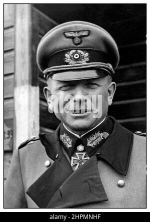 WW2 NS-Wehrmachtsgeneral Heinz Guderian Reportage Portrait 1944 Heinz Wilhelm Guderian war während des Zweiten Weltkriegs deutscher General, der nach dem Krieg zu einem erfolgreichen Memoiristen und Selbstförderer wurde. Als früher Pionier und Verfechter des Blitzkriegs spielte er eine zentrale Rolle bei der Entwicklung des Panzerdivisionskonzepts Stockfoto