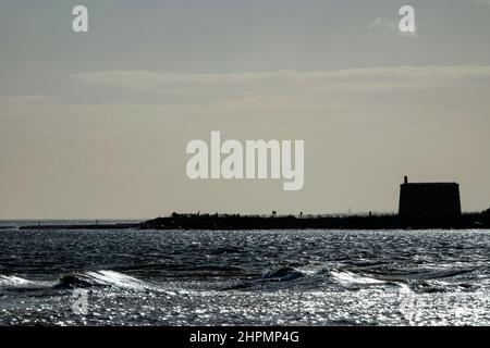 Raue Meere bei Flut an der Mündung des Flusses Deben Bawdsey Ferry Suffolk Stockfoto