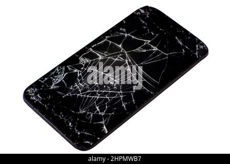 Defektes Mobiltelefon auf weißem Hintergrund isoliert. Viele Risse auf dem schwarzen Touchscreen des Telefons. Stockfoto