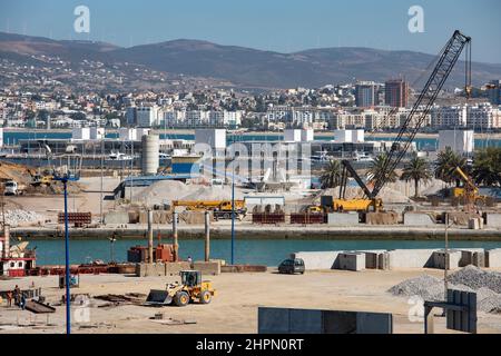 Bauarbeiten am Innenhafen in Tanger, Marokko, Nordafrika. Stockfoto