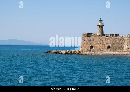 Das Schloss von Antirrio mit seinem Leuchtturm, Griechenland Stockfoto