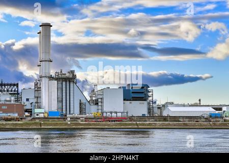 Ludwigshafen, Deutschland - Januar 2022: BASF SE, ein deutsches multinationales Chemieunternehmen und größter Chemieproduzent der Welt Stockfoto