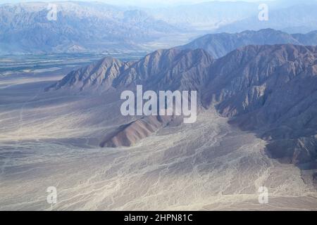 Luftaufnahme der Pampa de Jumana in der Nähe von Nazca in Peru. Stockfoto