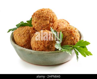 Schüssel mit gebratenen Falafel Kugeln isoliert auf weißem Hintergrund Stockfoto