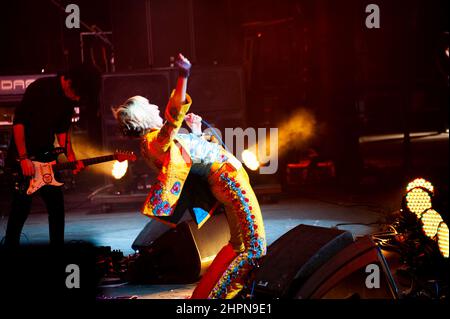 Karen O, Sängerin der Gruppe The Yeah, Yeah, Yeah's tritt beim Coachella Valley Music and Arts Festival auf. Stockfoto