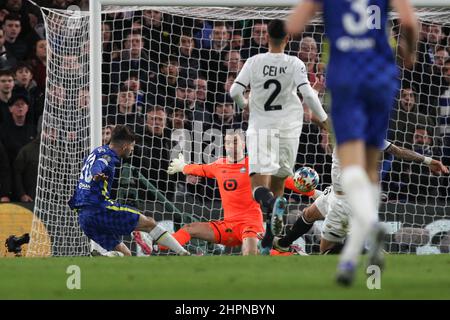 London, Großbritannien. 22nd. Februar 2022. Christian Pulisic aus Chelsea erzielt beim UEFA Champions League-Spiel zwischen Chelsea und Lille am 22. Februar 2022 in Stamford Bridge, London, England, einen Punktestand von 2-0 Punkten. Foto von Ken Sparks. Nur zur redaktionellen Verwendung, Lizenz für kommerzielle Nutzung erforderlich. Keine Verwendung bei Wetten, Spielen oder Veröffentlichungen einzelner Clubs/Vereine/Spieler. Kredit: UK Sports Pics Ltd/Alamy Live Nachrichten Stockfoto