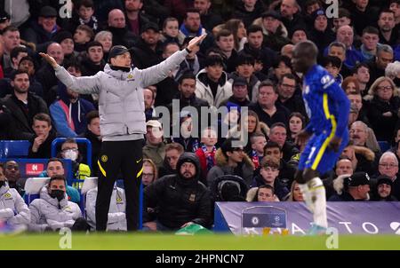 Chelsea-Manager Thomas Tuchel auf der Touchline während des UEFA Champions League-Spiels mit 16 ersten Beinablagen in Stamford Bridge, London. Bilddatum: Dienstag, 22. Februar 2022. Stockfoto