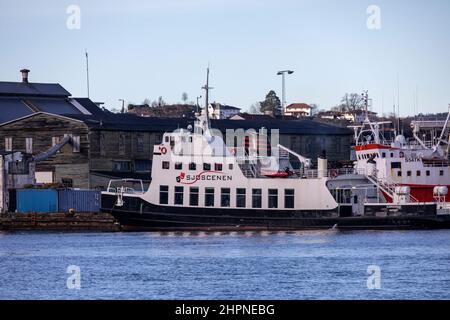 Die alte BMV-Werft in Laksevaag, in der Nähe des Hafens von Bergen, Norwegen. Alte Autofähre Sjoscen (Sjøscenen) bereit, um das Trockendock zu betreten Stockfoto