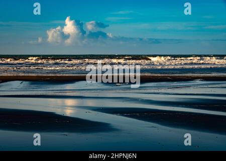 Strand, Felsen und Klippen, Ohawe Beach, South Taranaki, North Island, Neuseeland Stockfoto