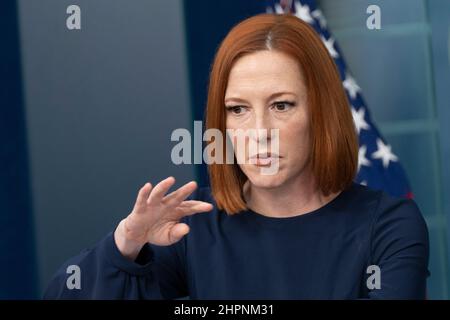 Washington, Vereinigte Staaten Von Amerika. 22nd. Februar 2022. Jen Psaki, die Pressesprecherin des Weißen Hauses, nimmt am Dienstag, dem 22. Februar 2022, an einer Briefing im Weißen Haus in Washington, DC Teil. Bild: Chris Kleponis/Pool/Sipa USA Bild: SIPA USA/Alamy Live News Stockfoto