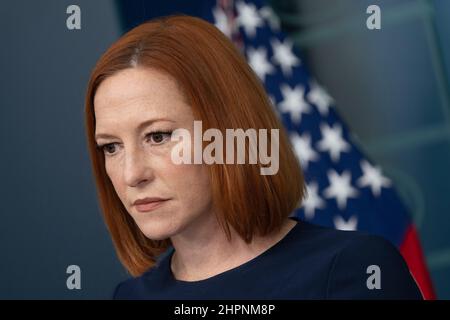 Washington, Vereinigte Staaten Von Amerika. 22nd. Februar 2022. Jen Psaki, die Pressesprecherin des Weißen Hauses, nimmt am Dienstag, dem 22. Februar 2022, an einer Briefing im Weißen Haus in Washington, DC Teil. Bild: Chris Kleponis/Pool/Sipa USA Bild: SIPA USA/Alamy Live News Stockfoto