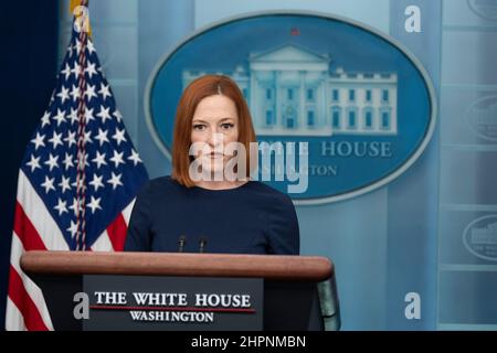 Washington, Vereinigte Staaten Von Amerika. 22nd. Februar 2022. Jen Psaki, die Pressesprecherin des Weißen Hauses, nimmt am Dienstag, dem 22. Februar 2022, an einer Briefing im Weißen Haus in Washington, DC Teil. Bild: Chris Kleponis/Pool/Sipa USA Bild: SIPA USA/Alamy Live News Stockfoto