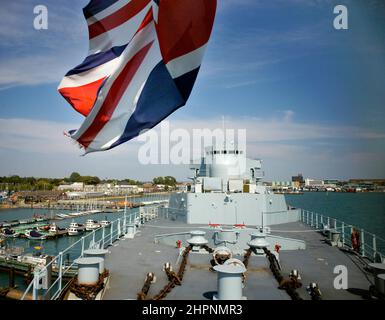 AJAXNETPHOTO. 3RD AUGUST 2011. HMS BRISTOL, PORTSMOUTH, ENGLAND. - BLICK VOM FO'C'SLE KOPF. FOTO: JONATHAN EASTLAND/AJAX REF; RD110308 2102 Stockfoto