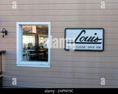 Swiss Louis, Restaurant am Ufer, das seit 1936 Pasta, Pizzas, Meeresfrüchte und Fischspezialitäten am Pier 39 in San Francisco, Kalifornien, USA, serviert. Stockfoto