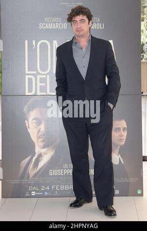 Rom, Italien. 22nd. Februar 2022. Riccardo Scamarcio nimmt an der Fotoaufnahme des Films L'ombra del giorno im Visconti Palace Le Meridien Hotel Teil. (Foto: Mario Cartelli/SOPA Images/Sipa USA) Quelle: SIPA USA/Alamy Live News Stockfoto