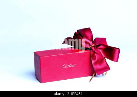 Cartier, Geschenk, Lifestyle, Schmuck, Kunst, Box, rote Cartier-Box, Symbol für Luxus-Stil, Foto Kazimierz Jurewicz, Stockfoto