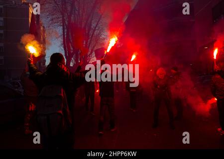 Rom, Italien. 22nd. Februar 2022. Von antifaschistischen Militanten organisierte Demonstration zum Gedenken an Valerio Verbano. Valerio Verbano war ein militanter Kämpfer der Autonomia Operaia, der 1980 während der Führungsjahre ermordet wurde. (Bild: © Matteo Nardone/Pacific Press via ZUMA Press Wire) Stockfoto