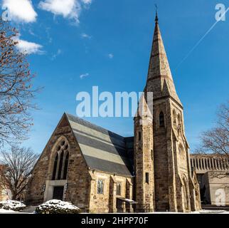 Cambridge, Massachusetts, USA - 16. Februar 2022: St. John’s Memorial Chapel in der Brattle Street. Erbaut 1867. Stockfoto