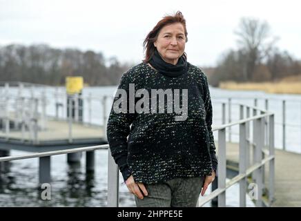 21. Februar 2022, Brandenburg, Brandenburg/Havel: Kanuistin Birgion Fischer bei einer Fotosession. Am 25. Februar feiert sie ihren 60th. Geburtstag. Foto: Jens Kalaene/dpa-Zentralbild/dpa Stockfoto