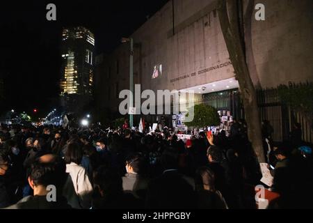 In Mexiko wurden mehrere Proteste organisiert, die eine bessere Sicherheit für Journalisten forderten. In Mexiko-Stadt versammelten sich Journalisten, um gegen die Morde an Journalisten und die fehlende Hilfe der mexikanischen Regierung zu protestieren. Sincé Anfang 2022 gab es 5 Morde an Journalisten. José Luis Gamboa, Margarito Martínez, Lourdes Maldonado, Roberto Toledo und Herber López wurden getötet. Mexiko Stockfoto