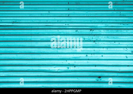 Blau gefärbte Metall speichern vor Eisen Vorhang Textur Hintergrund Stockfoto
