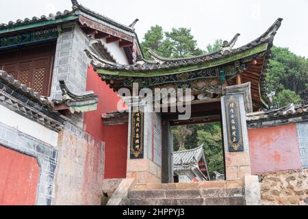 LIJIANG, CHINA - Yufeng Lamasery. Ein berühmtes Kloster in Lijiang, Yunnan, China. Stockfoto