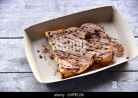 Honig Toast Schokoladenbrot, Brot geröstet auf einem dunklen Holz Hintergrund. Bäckerei Stockfoto