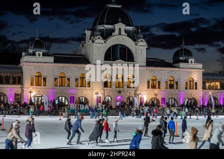 Budapest. 22nd. Februar 2022. Der ungarische Skating-Tag wird in Budapest, Ungarn, am 22. Februar 2022 gefeiert. Quelle: Marton Csanadi/Xinhua/Alamy Live News Stockfoto