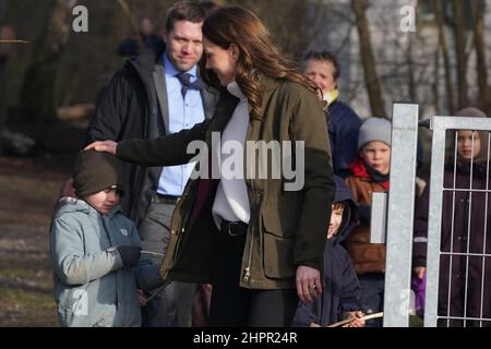 Die Herzogin von Cambridge während ihres Besuchs im Stenurten Forest Kindergarten in Kopenhagen, Dänemark, am zweiten Tag eines zweitägigen Arbeitsbesuchs bei der Royal Foundation Center for Early Childhood. Bilddatum: Mittwoch, 23. Februar 2022. Stockfoto