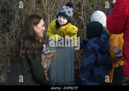 Die Herzogin von Cambridge während ihres Besuchs im Stenurten Forest Kindergarten in Kopenhagen, Dänemark, am zweiten Tag eines zweitägigen Arbeitsbesuchs bei der Royal Foundation Center for Early Childhood. Bilddatum: Mittwoch, 23. Februar 2022. Stockfoto