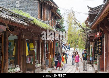 LIJIANG, CHINA - Shuhe Altstadt (UNESCO Weltkulturerbe). Ein berühmtes Wahrzeichen in Lijiang, Yunnan, China. Stockfoto