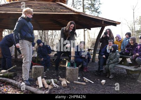 Die Herzogin von Cambridge bei einem Besuch des Stenurten Forest Kindergartens in Kopenhagen, Dänemark, am zweiten Tag eines zweitägigen Arbeitsbesuchs mit dem Royal Foundation Center for Early Childhood. Bilddatum: Mittwoch, 23. Februar 2022. Stockfoto