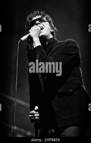 Julian Casablancas - The Strokes, V2004, Hylands Park, Chelmsford, Essex, Großbritannien - 22. August 2004 Stockfoto