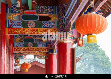 LIJIANG, CHINA - Kloster Fuguo. Ein berühmtes Kloster in Baisha, Lijiang, Yunnan, China. Stockfoto