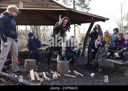 Die Herzogin von Cambridge bei einem Besuch des Stenurten Forest Kindergartens in Kopenhagen, Dänemark, am zweiten Tag eines zweitägigen Arbeitsbesuchs mit dem Royal Foundation Center for Early Childhood. Bilddatum: Mittwoch, 23. Februar 2022. Stockfoto