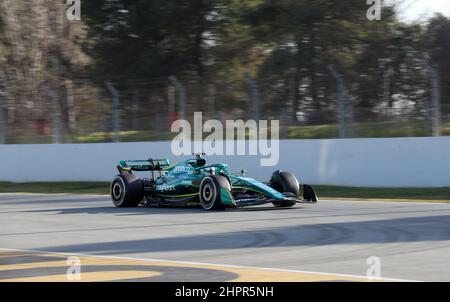 Sebastian Vettel von Aston Martin Aramco-Mercedes während des ersten Tages des Tests vor der Saison auf dem Circuit de Barcelona-Catalunya, Spanien. Bilddatum: Mittwoch, 23. Februar 2022. Stockfoto