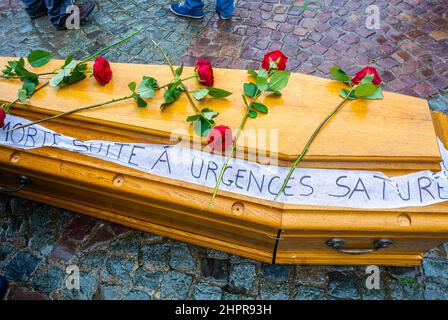 Paris, Frankreich, Detail, Französische Gesundheitshelfer demonstrieren mit Coffin auf der Straße gegen die Schließung des französischen Krankenhauses, Hopital Hotel Dieu, 2013 Stockfoto