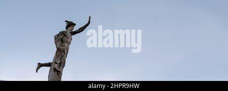 Alte Statue des antiken gottes des Handels, des Geschäfts, der Kaufleute und der Reisenden Hermes (Merkur). Speicherplatz kopieren. Stockfoto