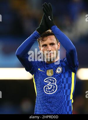 London, Gbr. 22nd. Februar 2022. Saul Niguez von Chelsea applaudiert den Fans während des Fußballspiels Chelsea gegen Lille, UEFA Champions League, Stamford Bridge, London, Großbritannien - 22. Februar 2022 Quelle: Michael Zemanek/Alamy Live News Stockfoto