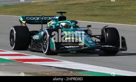 Sebastian Vettel von Aston Martin Aramco-Mercedes während des ersten Tages des Tests vor der Saison auf dem Circuit de Barcelona-Catalunya, Spanien. Bilddatum: Mittwoch, 23. Februar 2022. Stockfoto