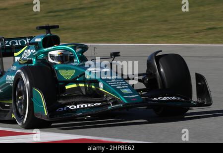 Sebastian Vettel von Aston Martin Aramco-Mercedes während des ersten Tages des Tests vor der Saison auf dem Circuit de Barcelona-Catalunya, Spanien. Bilddatum: Mittwoch, 23. Februar 2022. Stockfoto