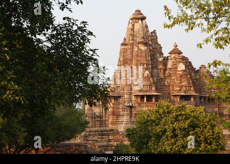 Vishvanath Tempel im Osten des Tempelkomplexes bei Khajuraho in Madhya Pradesh, Indien Stockfoto