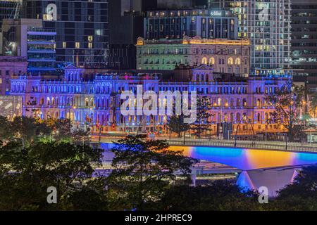 Brisbane Treasury Casino mit farbigen Lichtern bei Nacht. Brisbane, Queensland, Australien Stockfoto