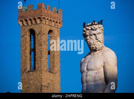 Italien, Florenz, der Neptunbrunnen auf der Piazza della Signoria vor dem Palazzo Vecchio Stockfoto