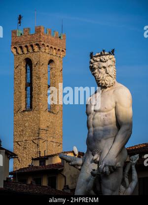 Italien, Florenz, der Neptunbrunnen auf der Piazza della Signoria vor dem Palazzo Vecchio Stockfoto