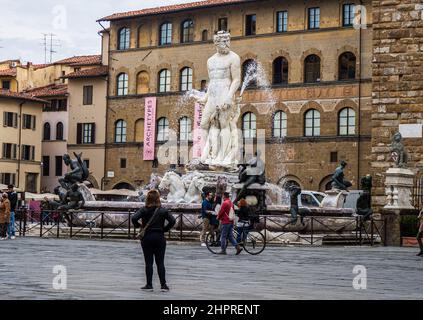 Italien, Florenz, der Neptunbrunnen auf der Piazza della Signoria vor dem Palazzo Vecchio Stockfoto