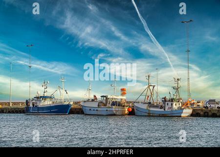 Fischerboote Boote im Hafen von Hanstholm an der dänischen Nordseeküste Stockfoto