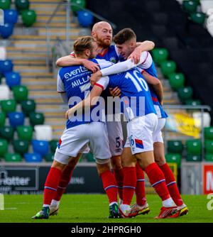 Fotos von Linfield vs. Dungannon Swifts in der Premiership der Danske Bank am Samstag, den 30.. Oktober 2021 im Windsor Park, Belfast. Stockfoto