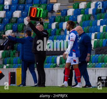 Fotos von Linfield vs. Dungannon Swifts in der Premiership der Danske Bank am Samstag, den 30.. Oktober 2021 im Windsor Park, Belfast. Stockfoto